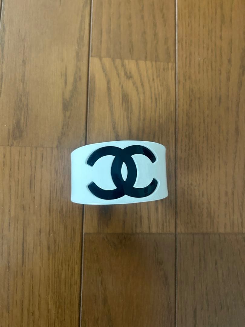 CHANEL ロゴ バングル ホワイト・ブラック