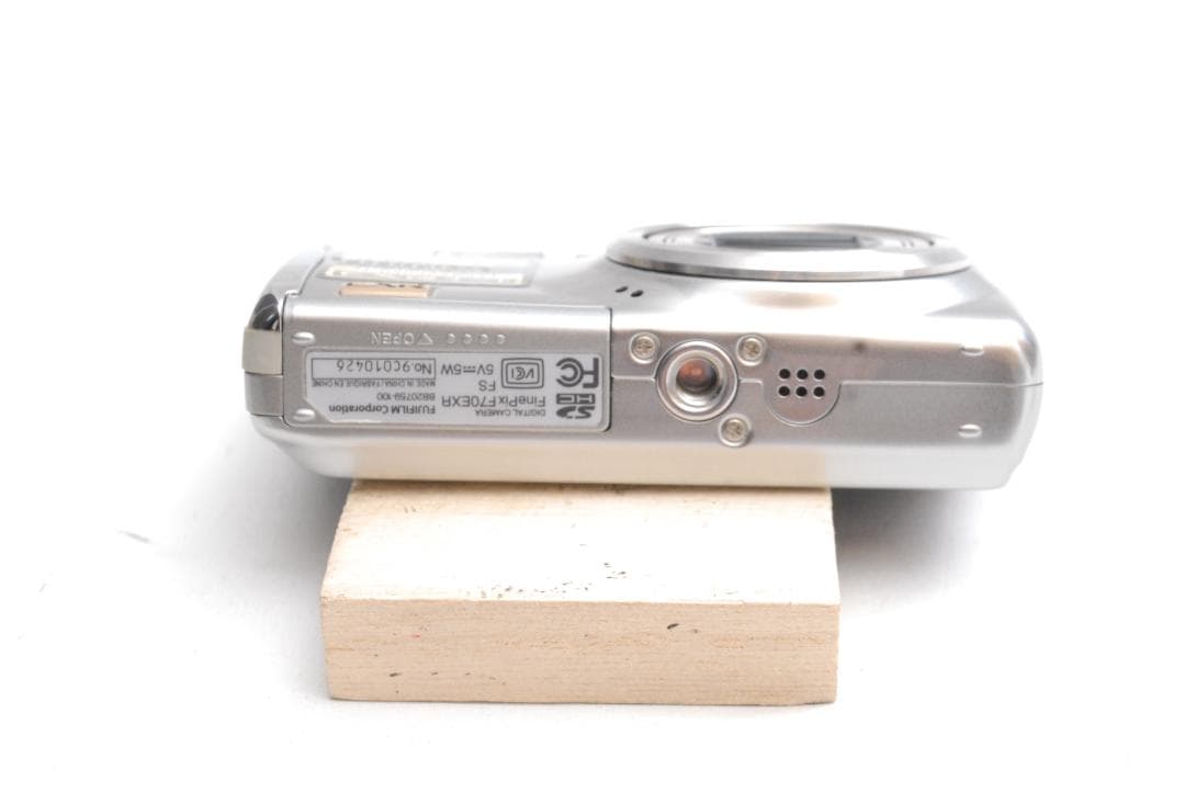 FUJIFILM FinePix F70EXR (良品）