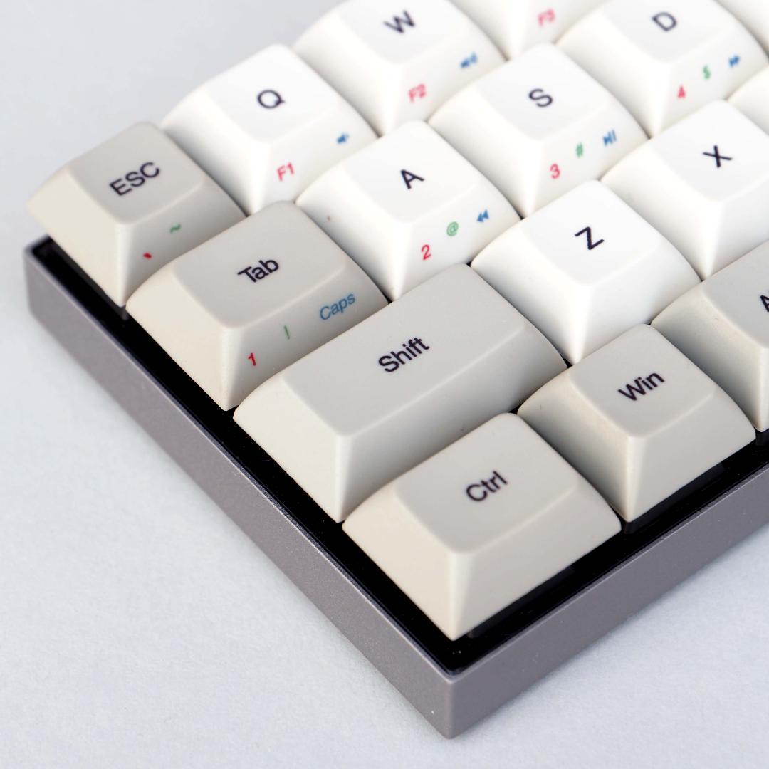 m*9様 【美品】英語配列 40％キーボード vortex core【チェリー赤