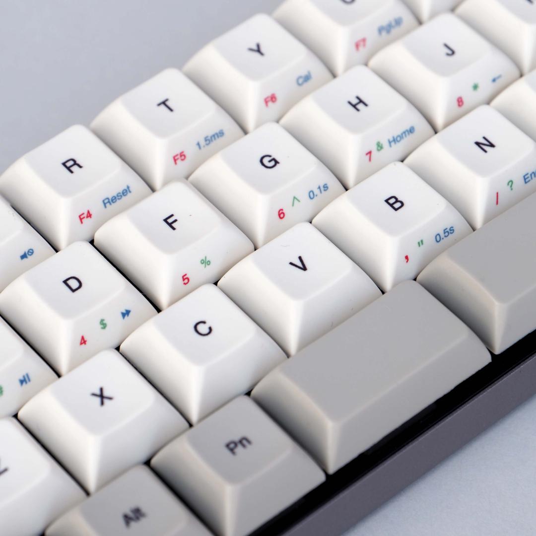 m*9様 【美品】英語配列 40％キーボード vortex core【チェリー赤