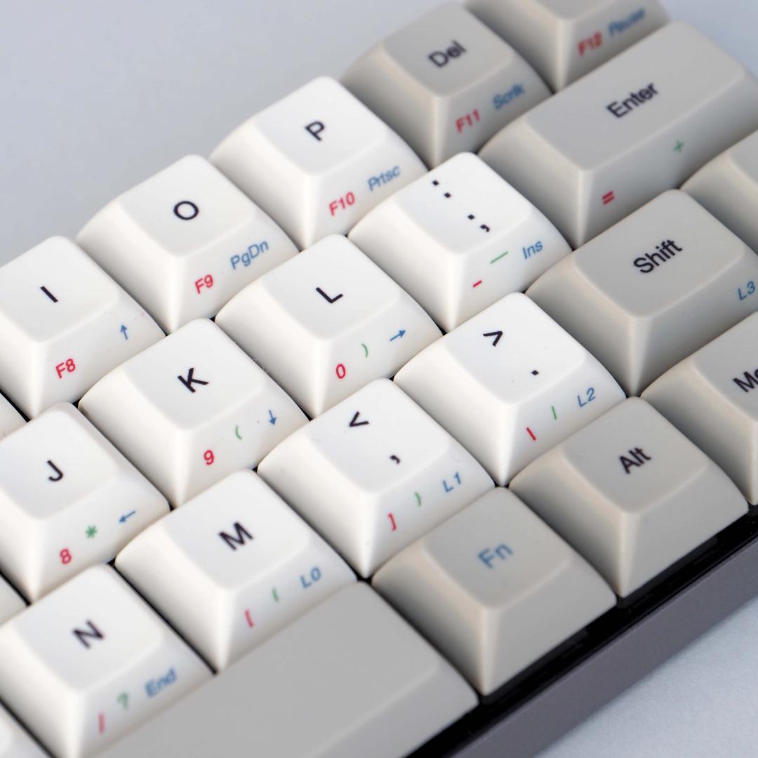 m*9様 【美品】英語配列 40％キーボード vortex core【チェリー赤