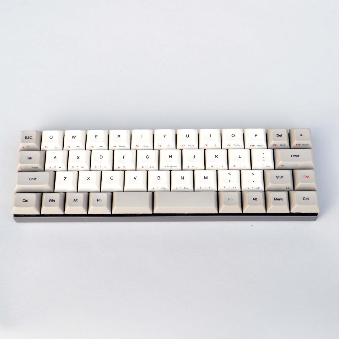 m*9様 【美品】英語配列 40％キーボード vortex core【チェリー赤