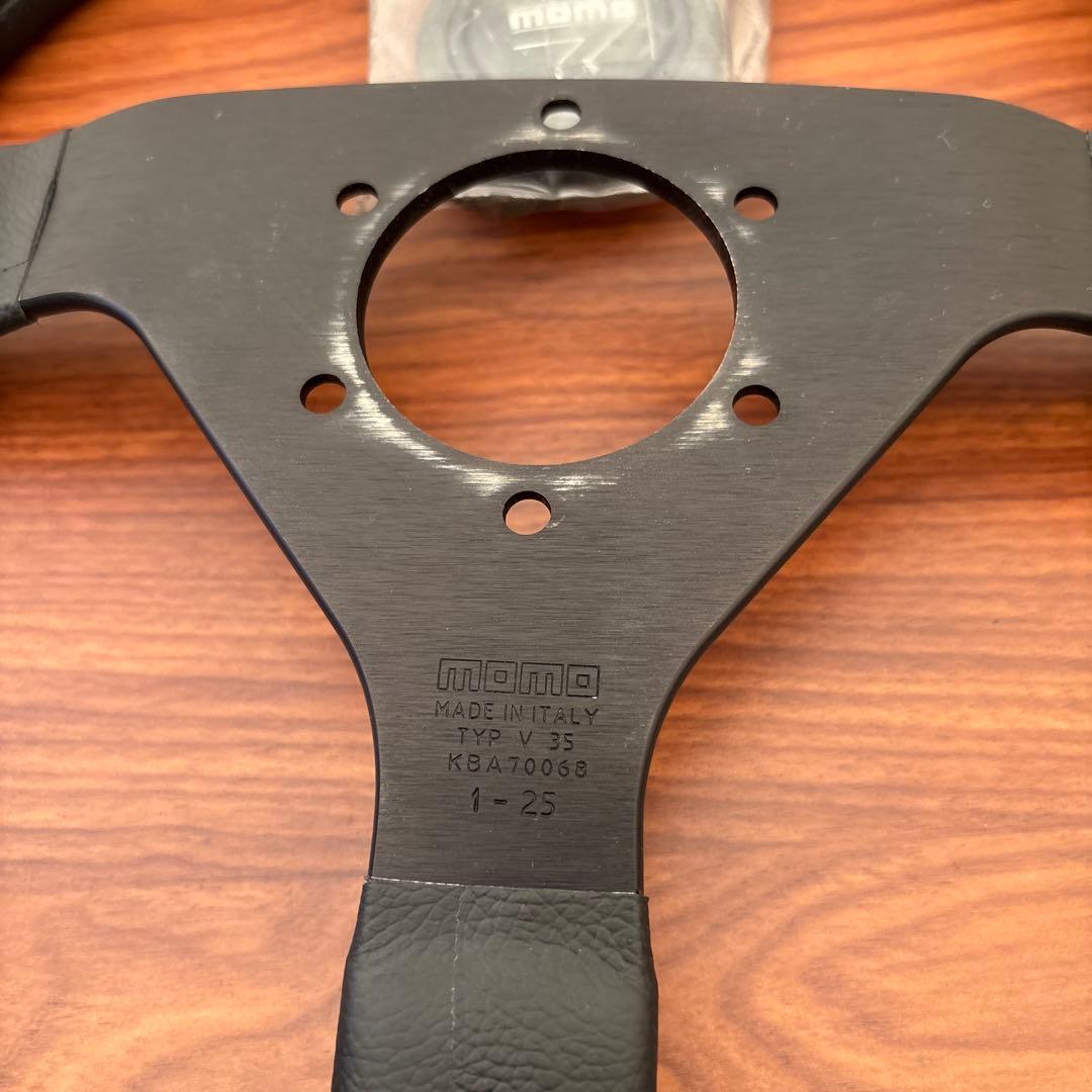 momo veloce 35φ V-1 ステアリングホイール
