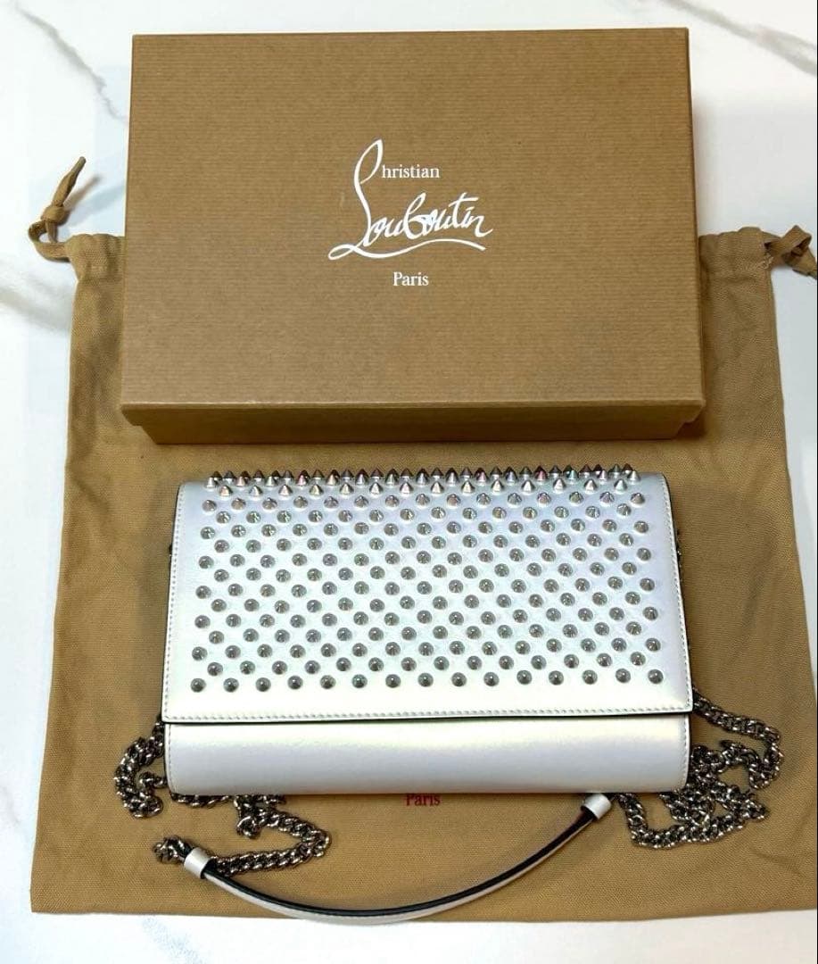 新品未使用　正規店購入　ルブタン パロマ スタッズ クラッチショルダーバッグ