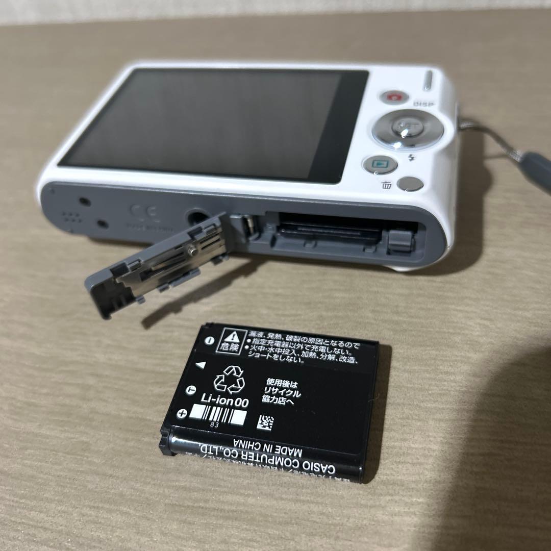 美品　CASIO EXILIM EX-ZS190 ホワイト