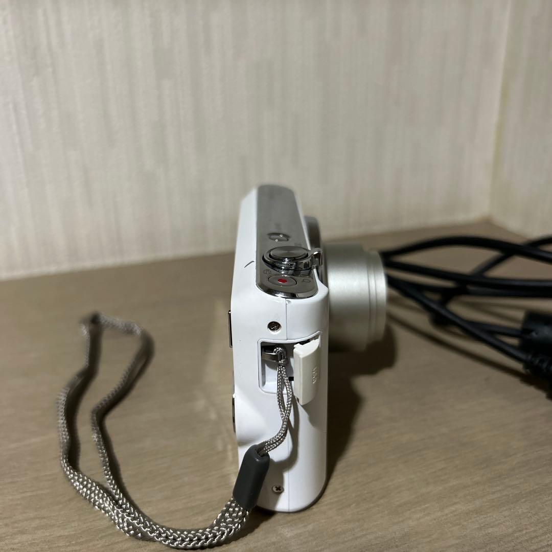 美品　CASIO EXILIM EX-ZS190 ホワイト