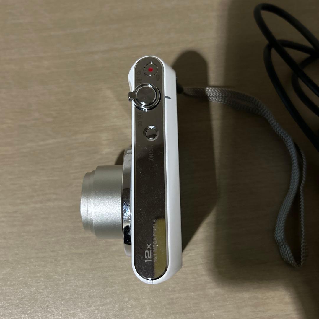 美品　CASIO EXILIM EX-ZS190 ホワイト