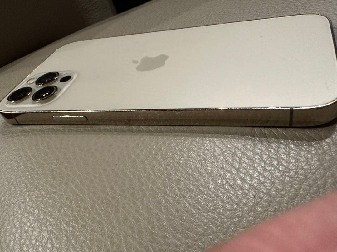 【お値下げしました】Apple iPhone 12Pro ゴールド本体