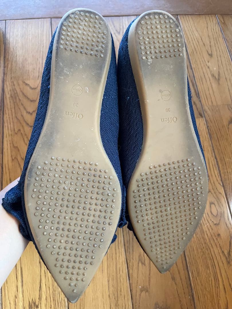 Offen フリル付きネイビー フラットシューズ