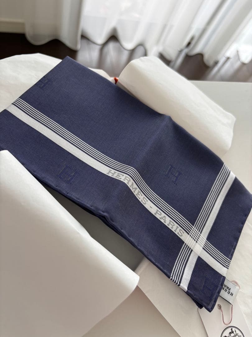 新品エルメス HERMES ハンカチ Hレリーフ ネイビー×ホワイト Hロゴ