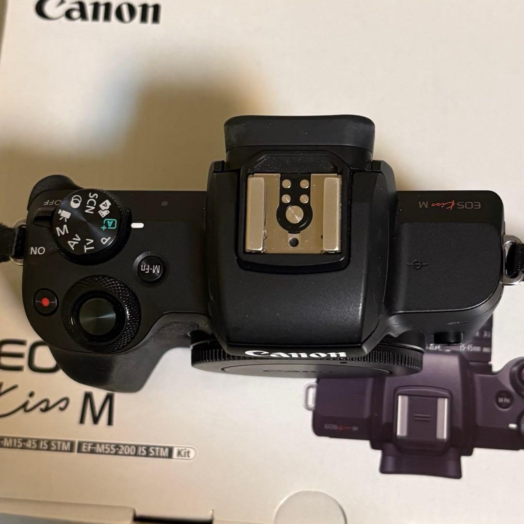 Canon EOS Kiss M ダブルズームキット