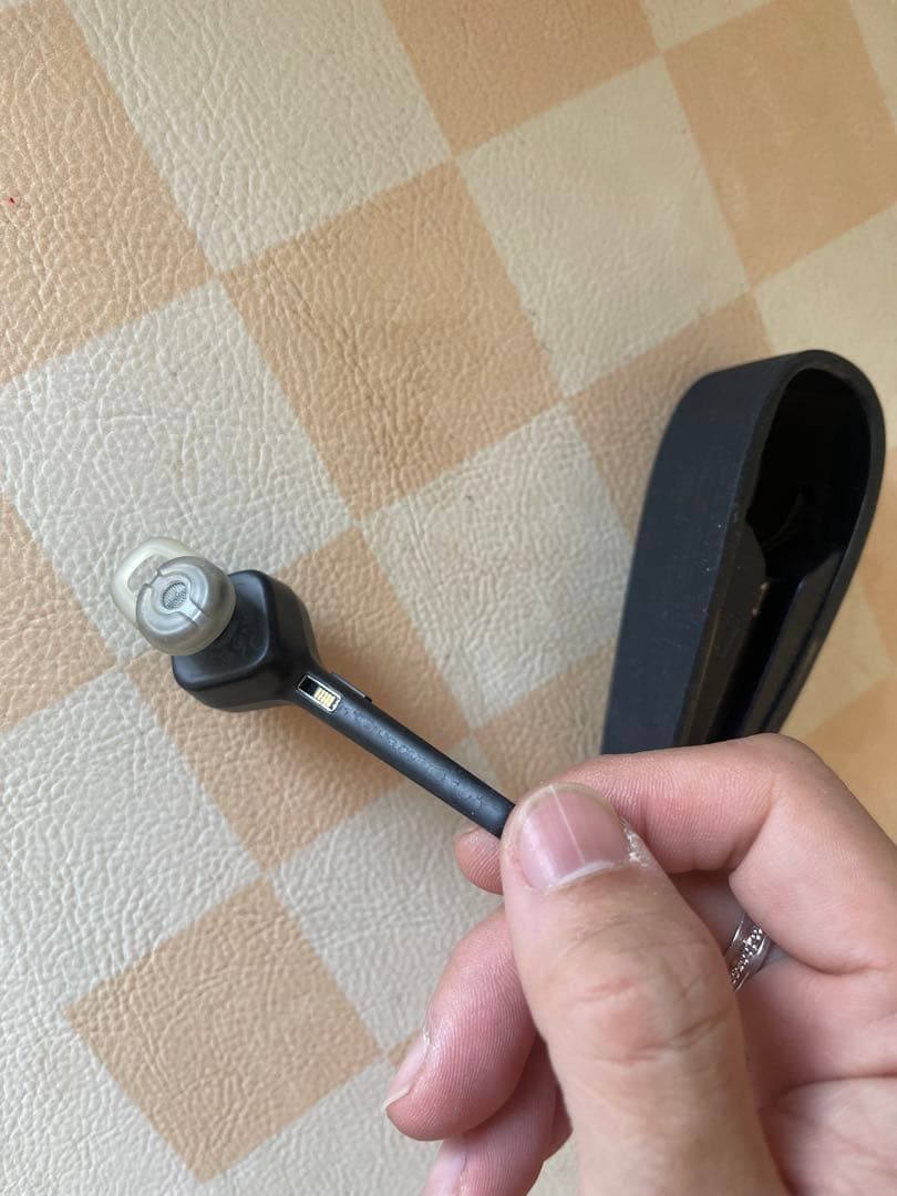 Plantronics 3200 イヤホン ブラック 充電ケース付き