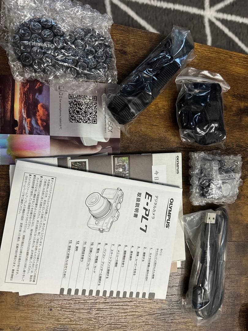 美品OLYMPUS PEN Lite E-PL7 EZレンズキット ブラック