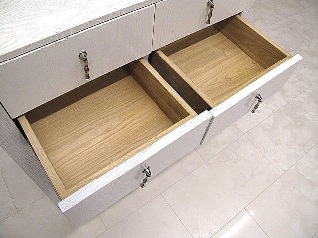 モダンデザイン　ホワイトコンソールテーブル　サイドボード　リビングボード