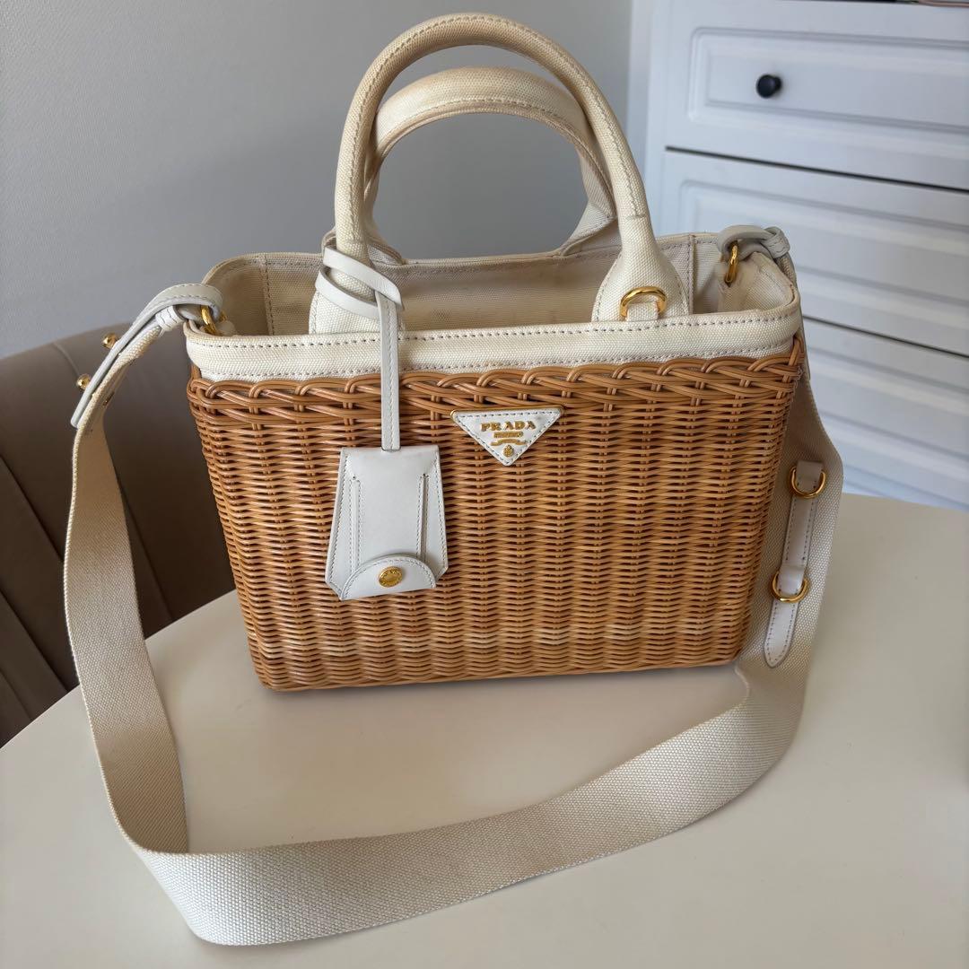 PRADA カゴバッグ