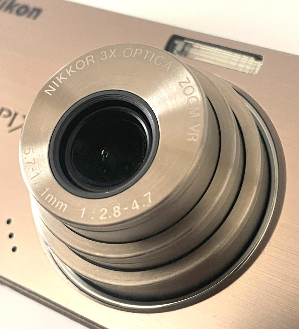 Nikon COOLPIX S520 デジカメ　シルバー　ニコン