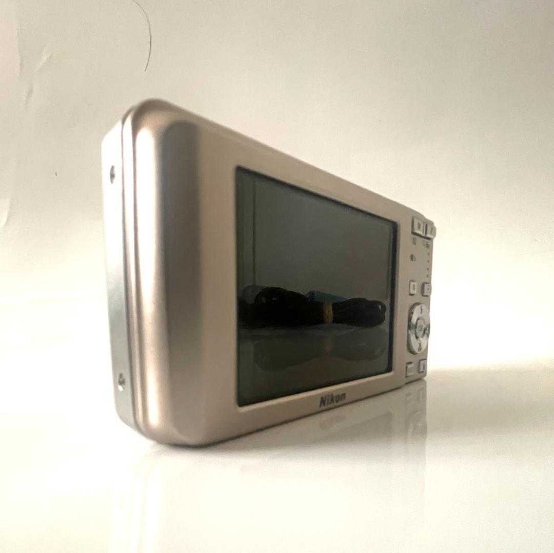Nikon COOLPIX S520 デジカメ　シルバー　ニコン
