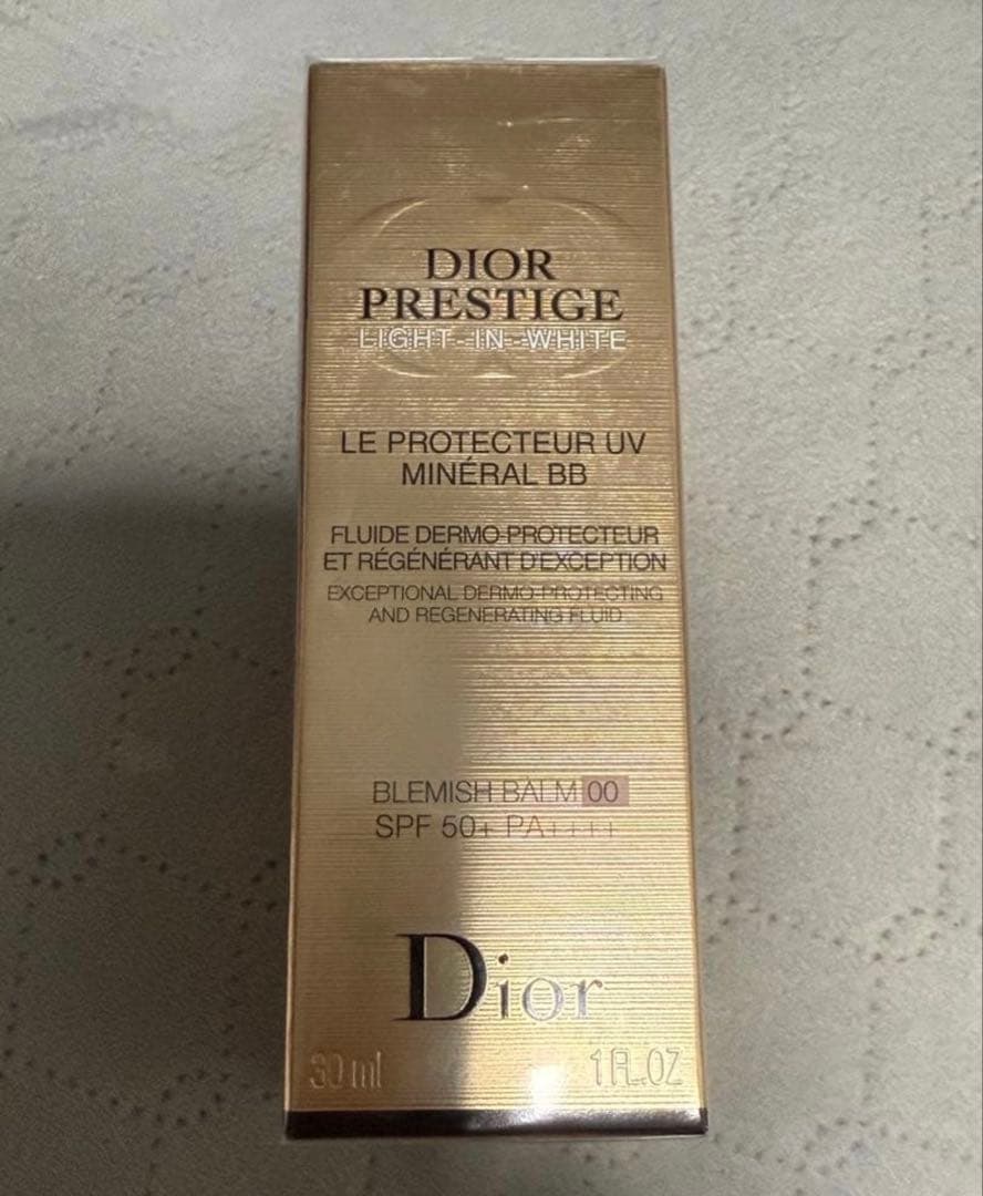 ディオール　プレステージホワイトルプロテクターUVミネラルBB 00