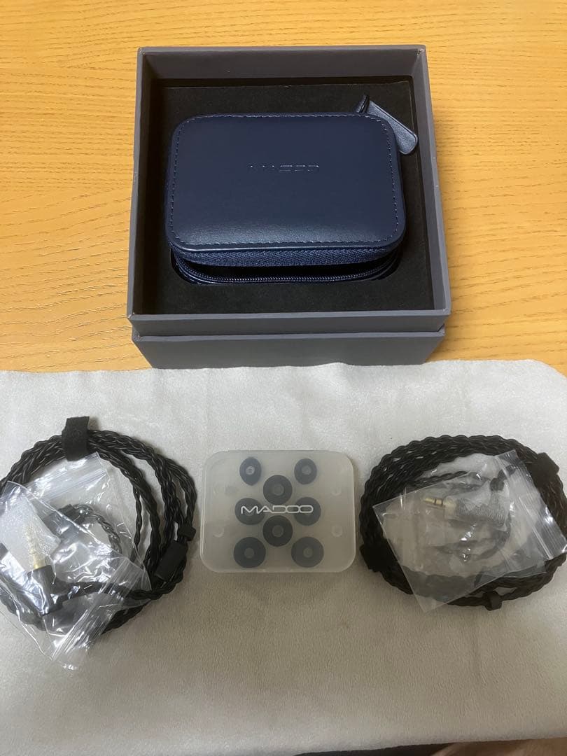 美品　MADOO Typ821 付属品完備 平面駆動　チタン　サファイア　楕円