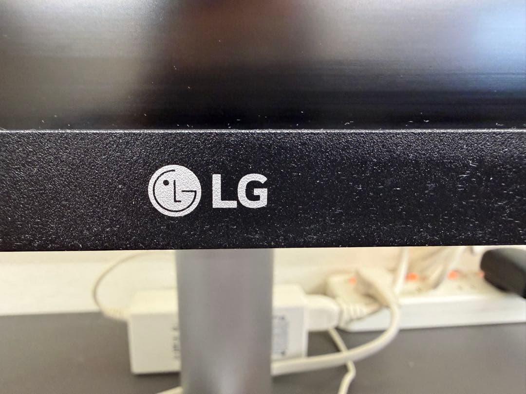 LG ディスプレイ 本体　4K 60Hz 32インチ