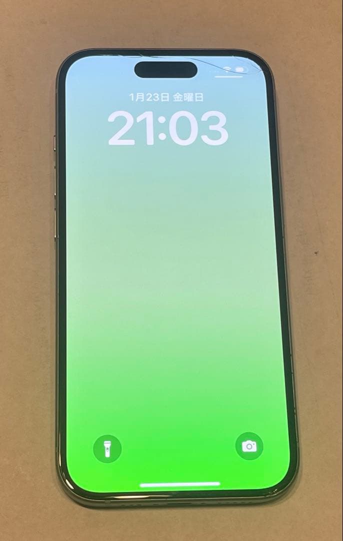 iPhone15 128GB ホワイト 画面割れあり