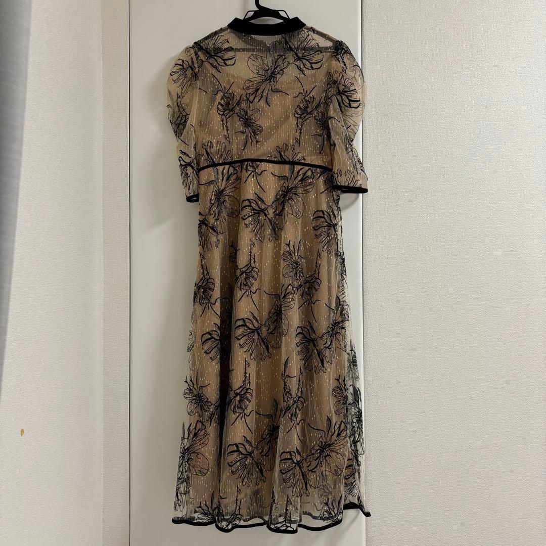 LEJA ラジャ　パイピングハイネック花柄ラメレースワンピースドレス