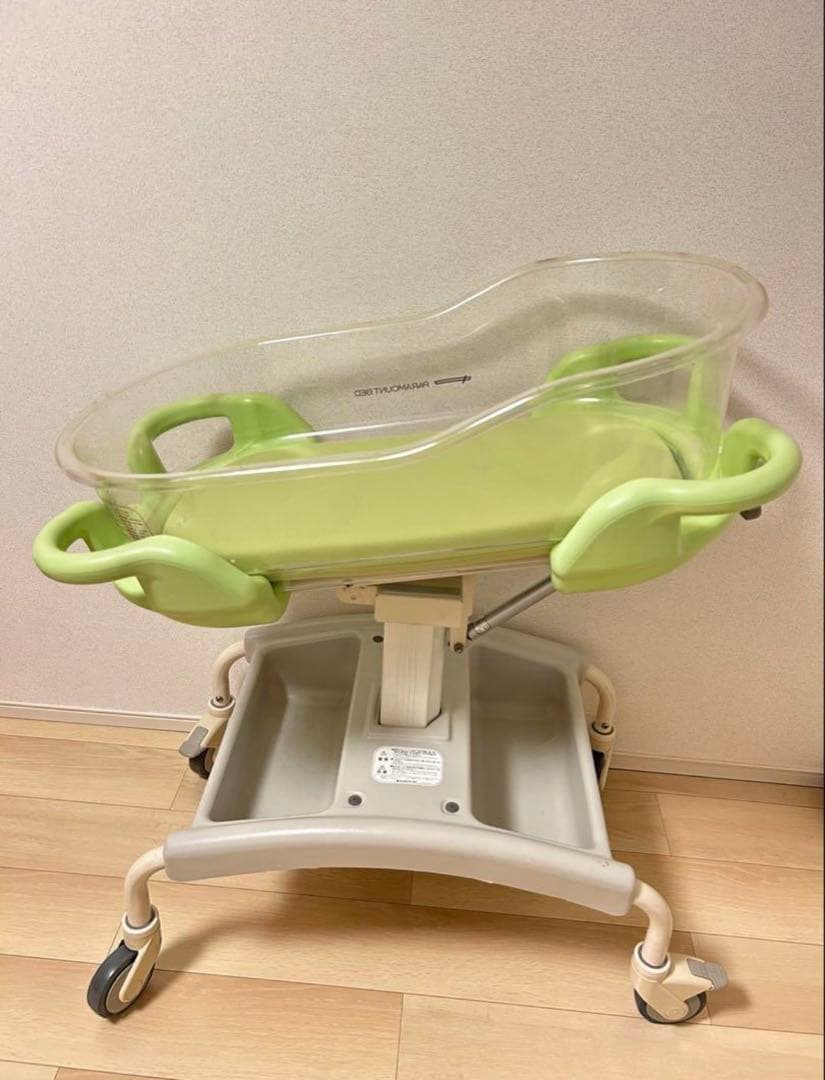 パラマウントベッド 新生児ベッド KB-115 産婦人科　病院と同じ
