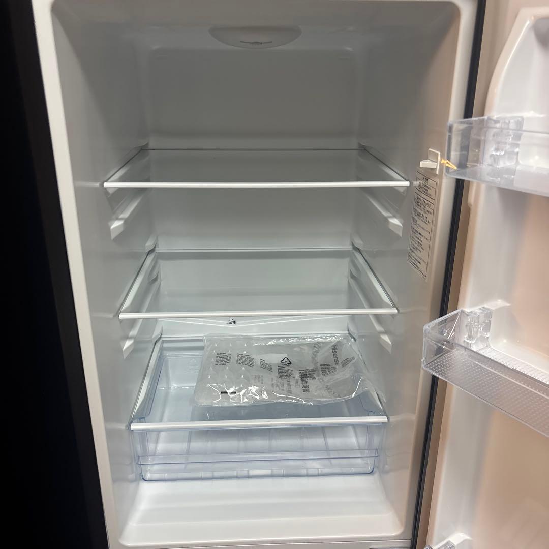 Hisense ブラック 2ドア冷蔵庫　175L