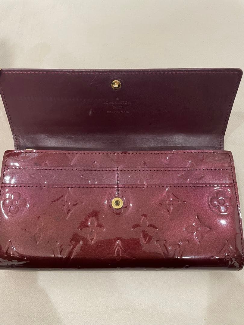 Louis Vuitton ヴェルニ ファスナー長財 布　赤紫