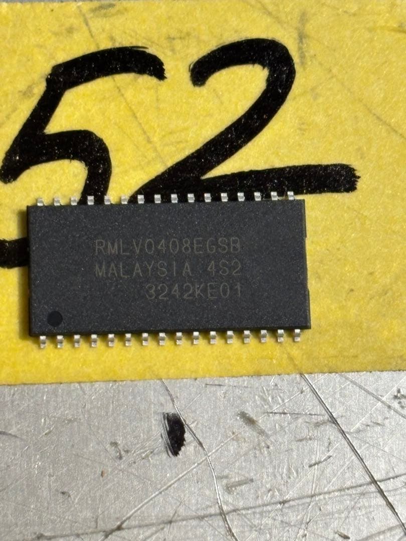 302個。電子部品ICチップRMLV0408EGSB4S2長期保管品新品同様未使