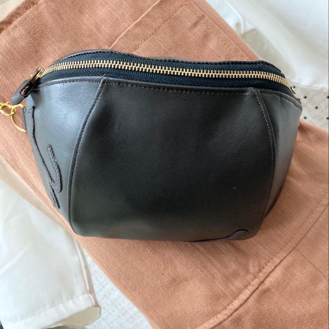 本革ハンドメイド　ボディーバッグ　シルエット猫　魚チャーム　フルオーダー専用