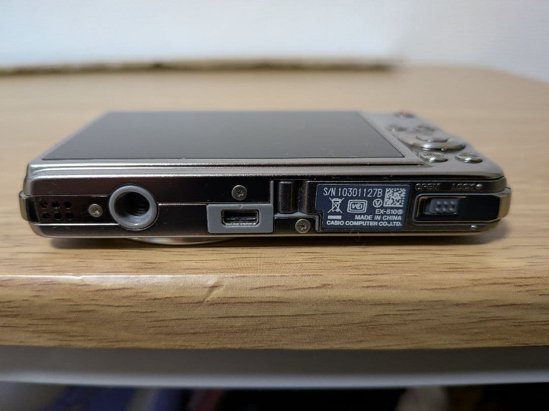 CASIO　EXILIM EX-S10　デジカメ