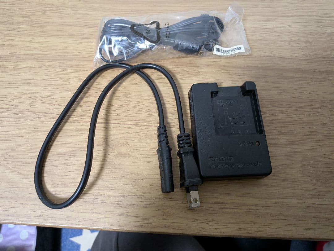 CASIO　EXILIM EX-S10　デジカメ