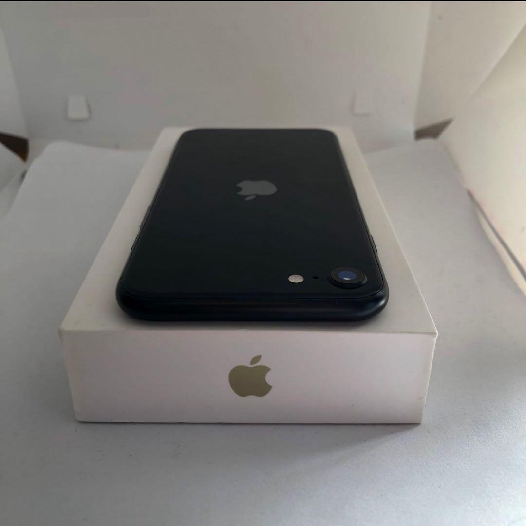 【極美品】iPhone SE3 64GB SIMフリー 【付属品】【即発送】