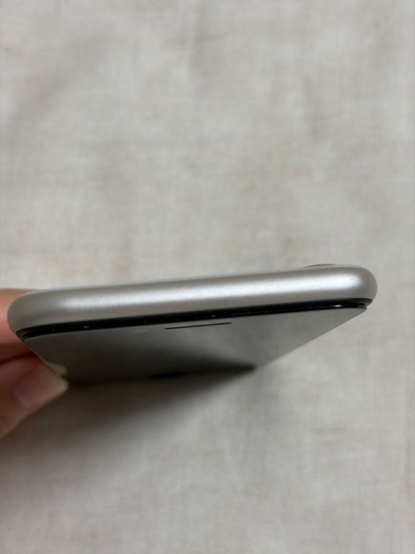 iPhone SE3（第3世代）256GB スターライト