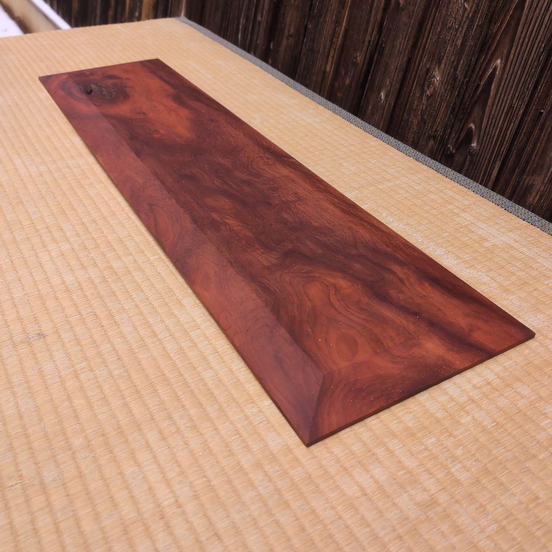 古材の赤栃板の置台　ディスプレイスタンド 一枚板　無垢の家具