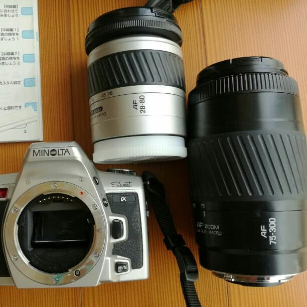 フィルムタイプ一眼レフカメラのセットです