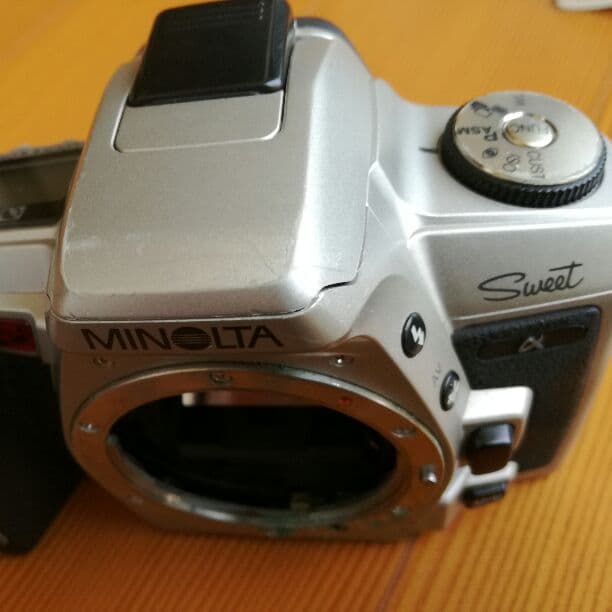 フィルムタイプ一眼レフカメラのセットです