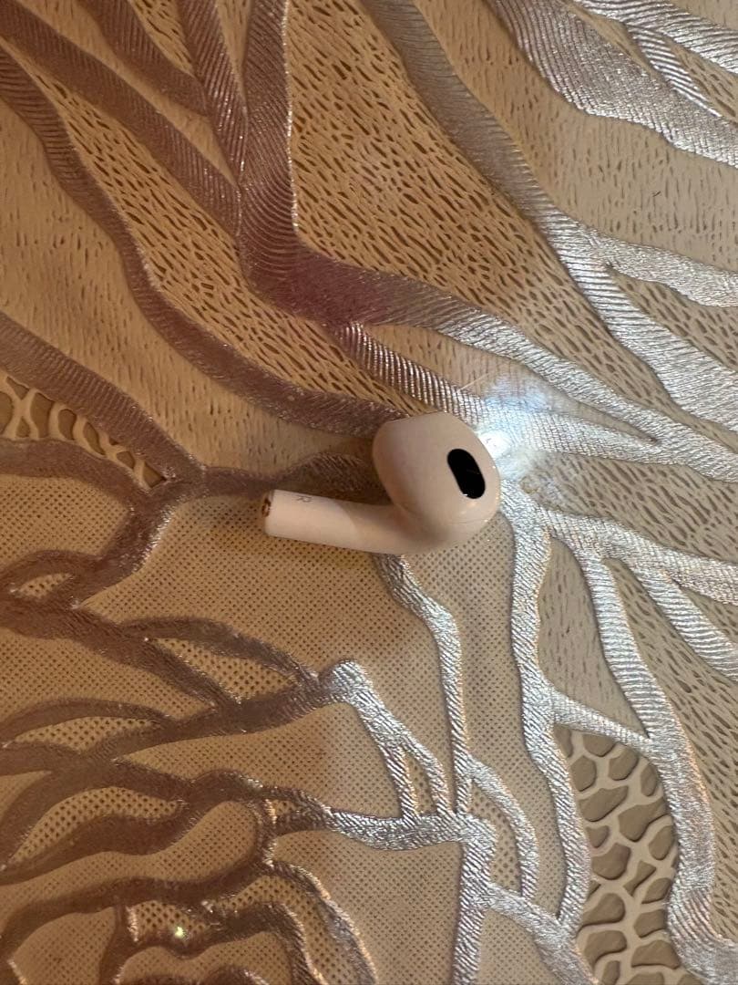 AirPods 大三世代本体 ホワイト 充電ケース付き