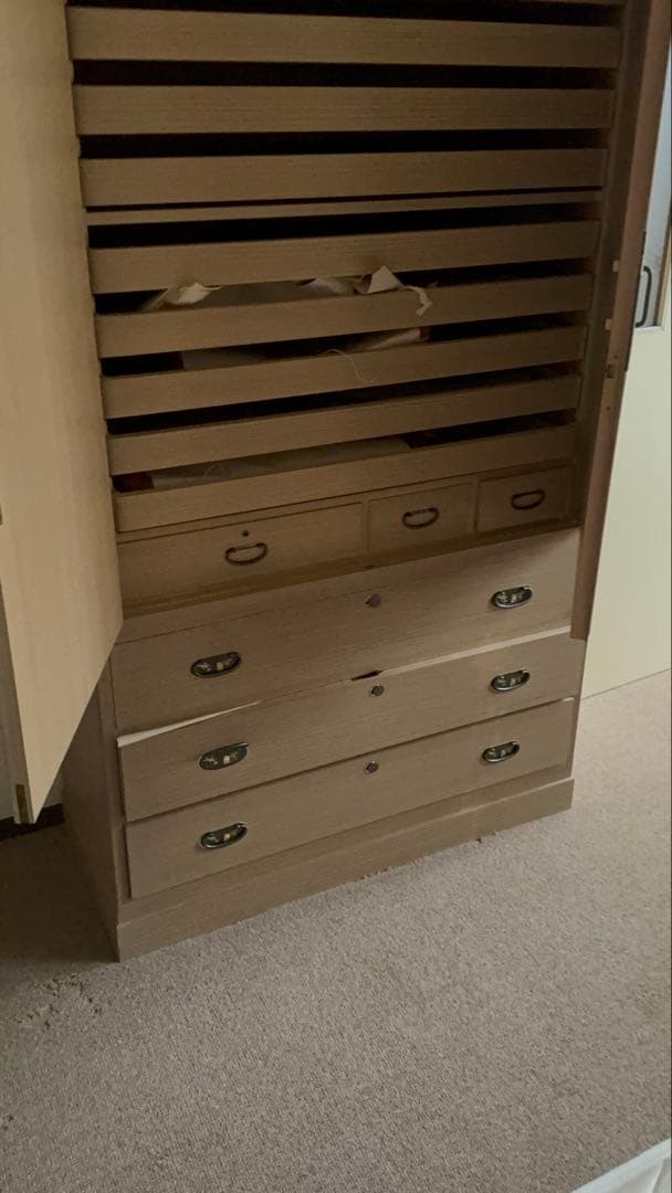 （お値下げ中）桐箪笥　隠し箱有　鍵付き