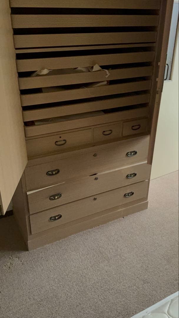 （お値下げ中）桐箪笥　隠し箱有　鍵付き