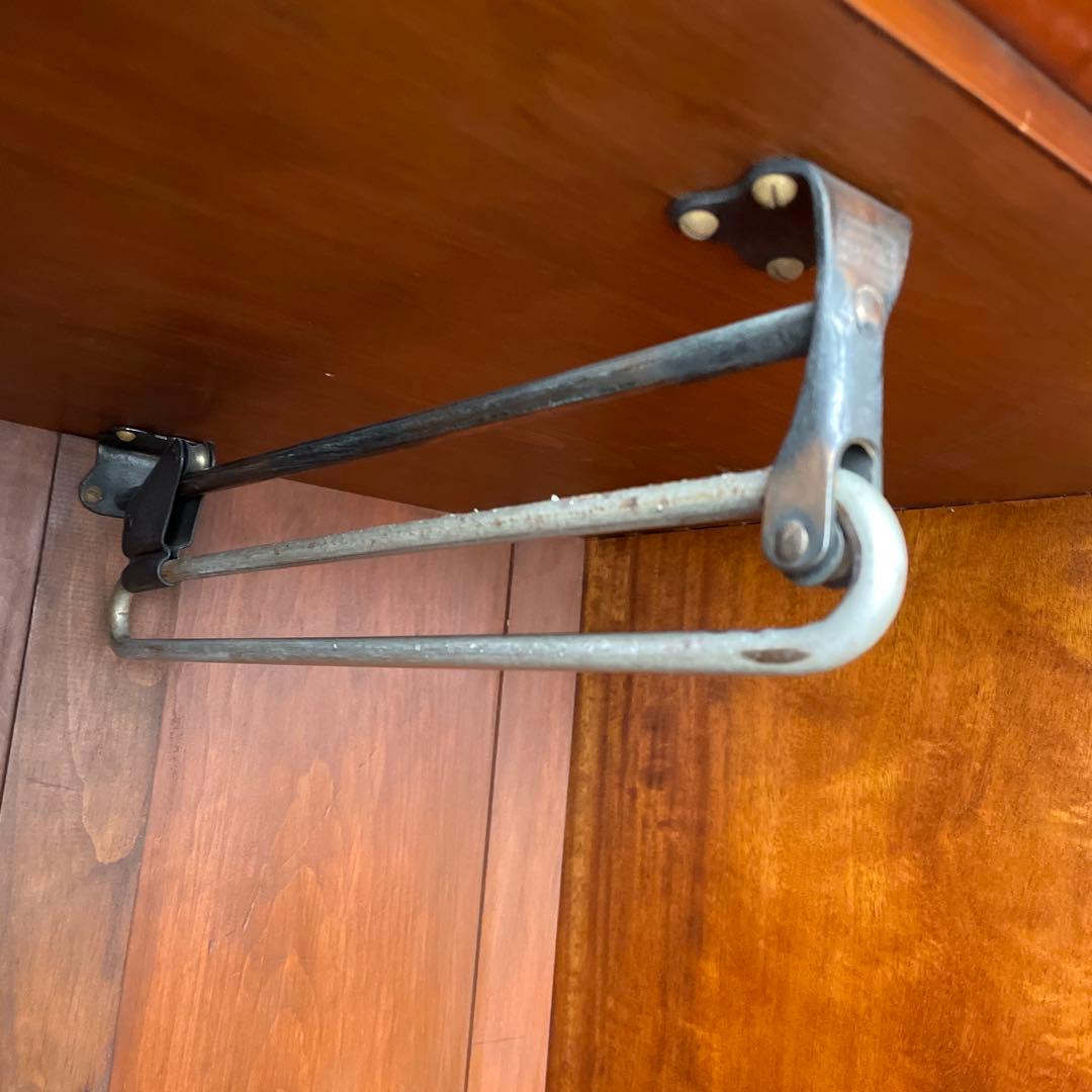 イギリスアンティークのマホガニー製ワードローブ