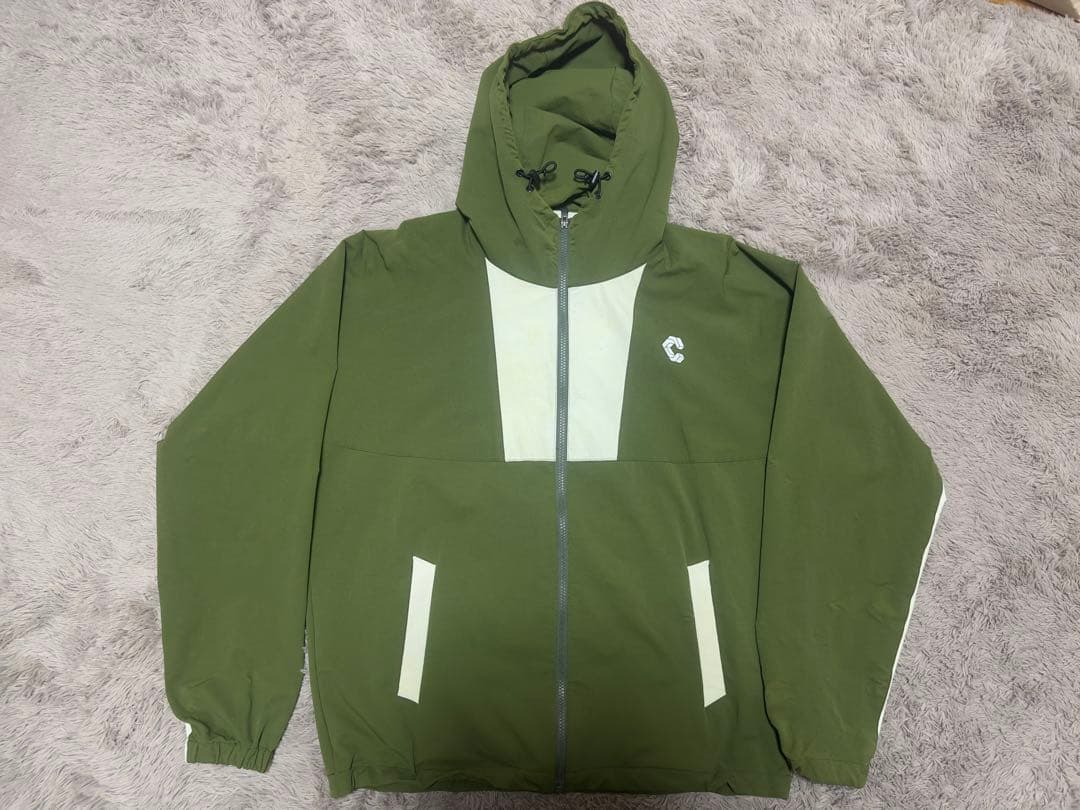 グリーン ナイロンジャケットとパンツ　セットアップ　クロノス　CRONOS