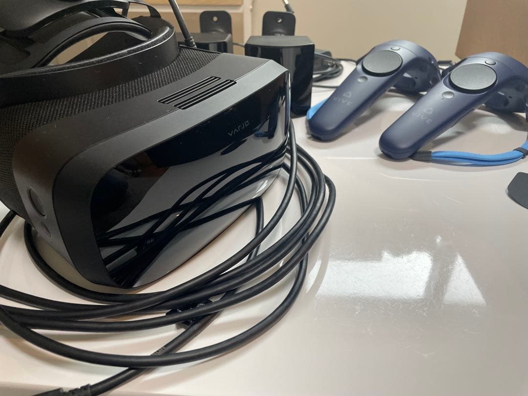 vrゴーグルVarjo Aeroヘッドセット&ベースステーション&コントローラー