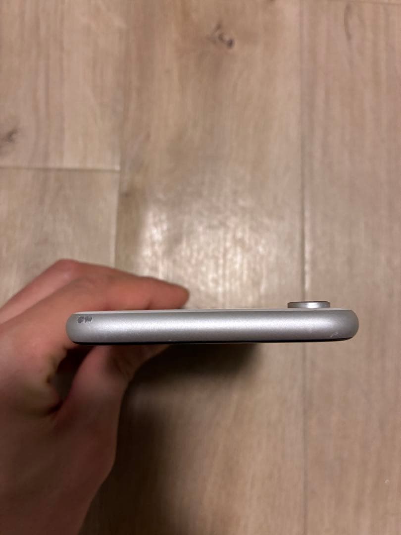 iPhone XR 64GB SIMフリー　白　Apple スマートフォン　正規