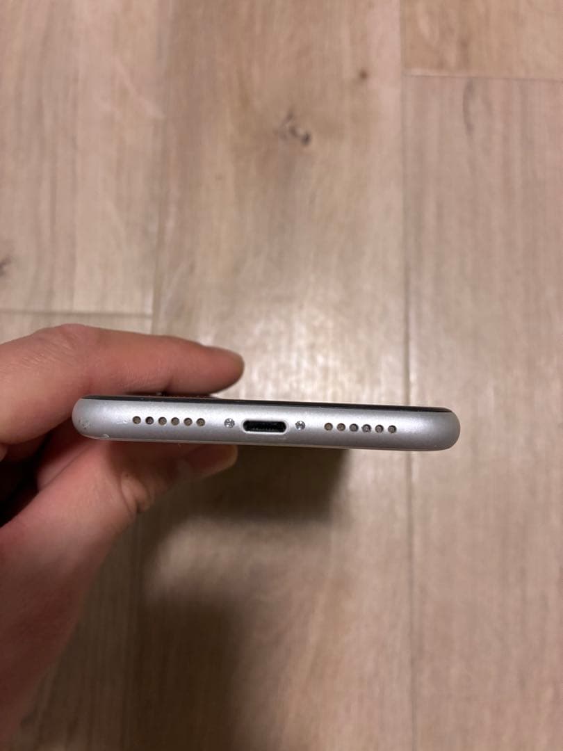 iPhone XR 64GB SIMフリー　白　Apple スマートフォン　正規