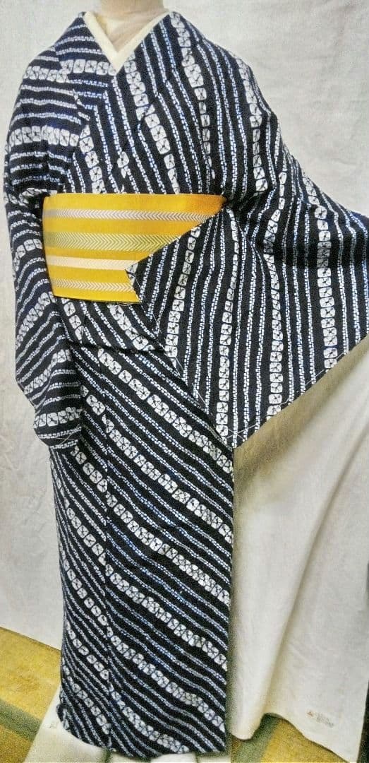 有松絞り浴衣、紺色小紋しつけつき