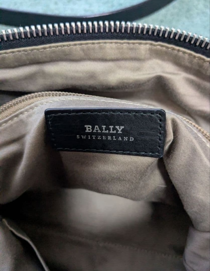 BALLY ブラックレザー ショルダーバッグ メンズ
