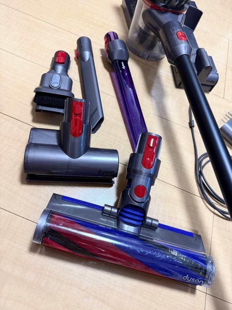 Dyson V8 Slim Fluffy Black 本体一式