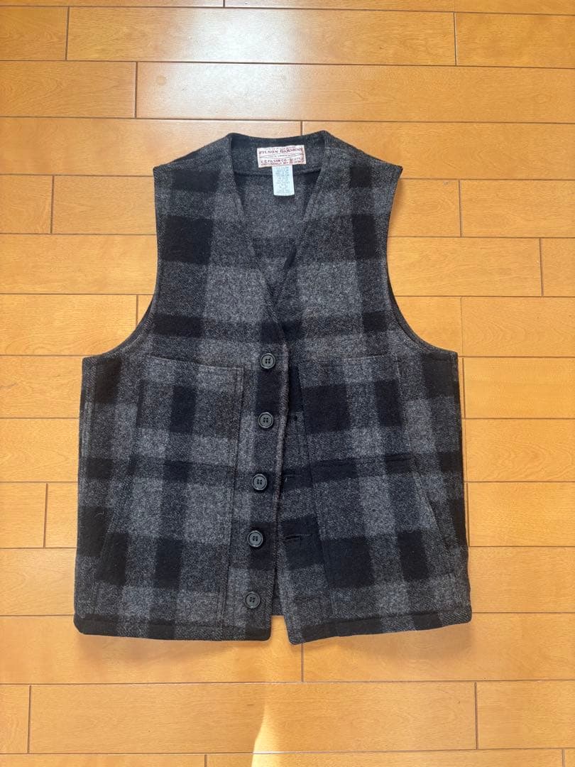 フィルソン ベスト 36グレー ブラックS/FILSON MACKINAW